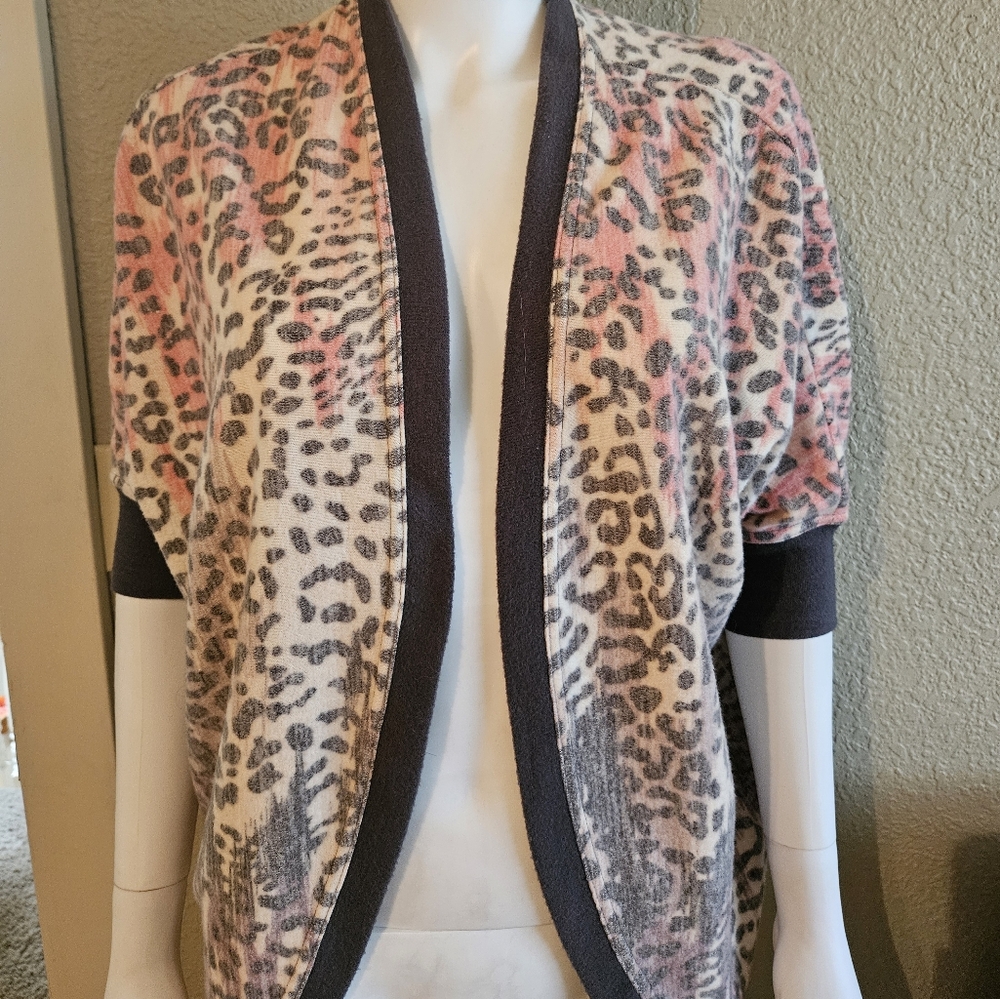 Lularoe Tracy sweater size small